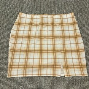 Beige plaid skirt
